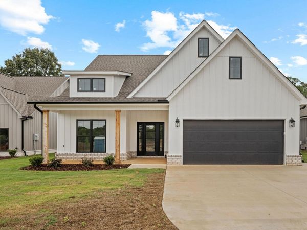 44 Foster Dr, Florence, AL 35633