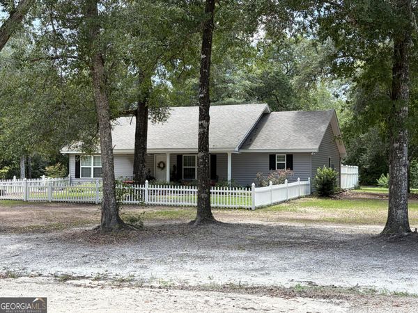 325 Creekview Drive, Hortense, GA 31543