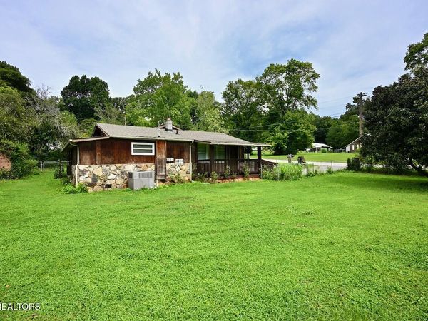 2204 Mentor Rd, Louisville, TN 37777
