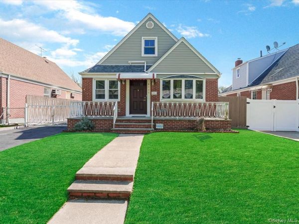8135 257th Street , Floral Park, NY 11004
