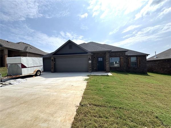 173 S Eagle Mountain Street , Prairie Grove, AR 72753