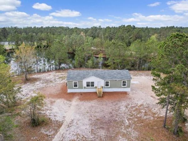 143 Lisa Lane, Hortense, GA 31543