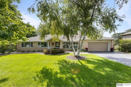 218 S 94th Street, Omaha, NE 68114
