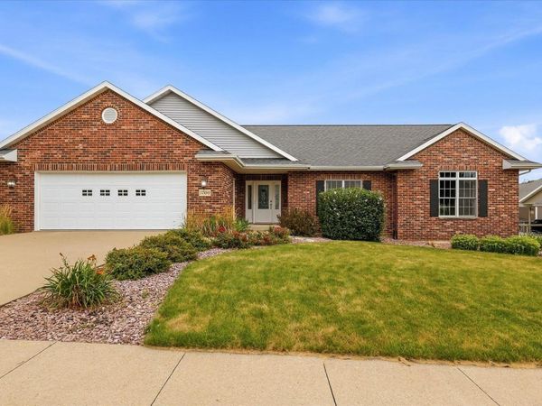 5700 Clay Ridge Drive, Dubuque, IA 52002