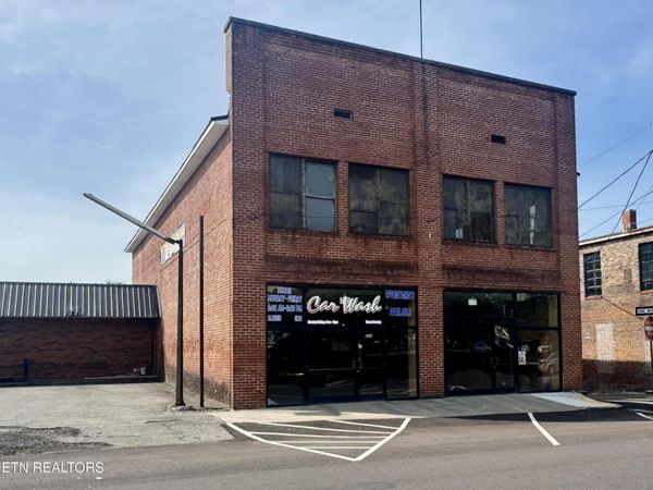 221 E Washington Ave, Athens, TN 37303