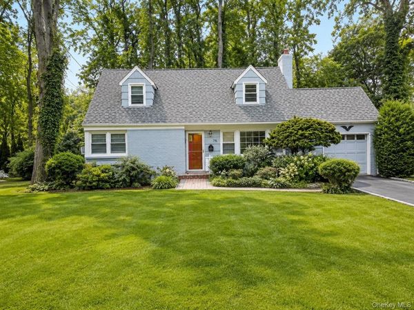 258 Steamboat Road , Great Neck, NY 11024