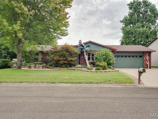 31 Islander , Brighton, IL 62012