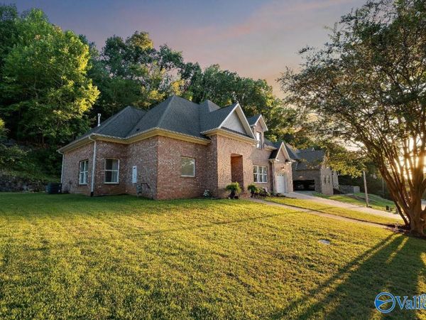 2747 Box Canyon Road SE, Huntsville, AL 35803