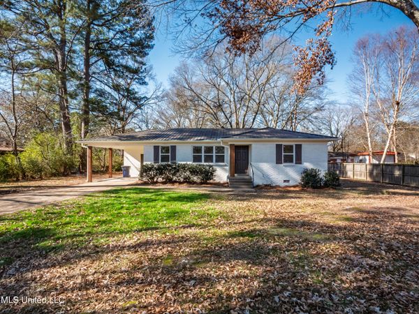 201 College Street, Batesville, MS 38606