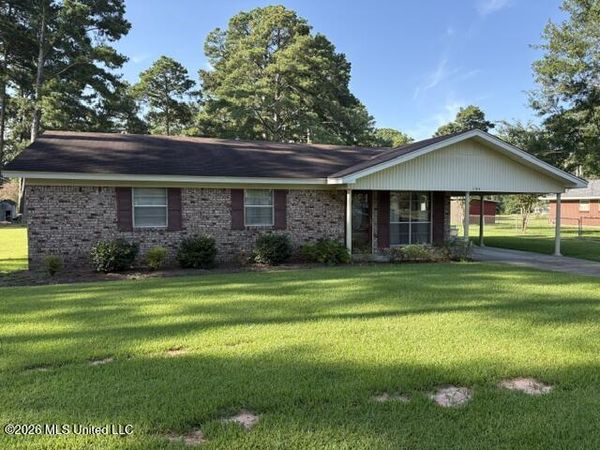 104 N Pine Ridge Drive, Forest, MS 39074