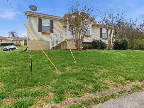 400 Shadetree Ct , Nashville, TN 37207