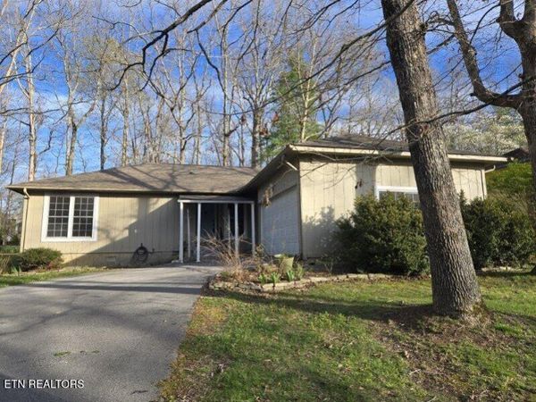 124 Lakeshire Drive , Crossville, TN 38558