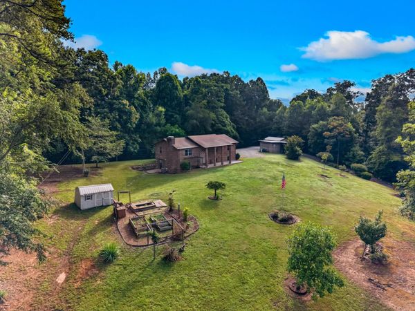 1788 Longs Bend Pike , Surgoinsville, TN 37873