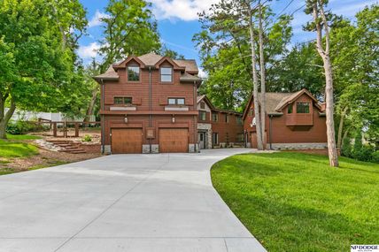 9209 Hickory Street, Omaha, NE 68124