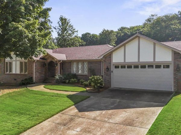 10213 Melanie Drive SE, Huntsville, AL 35803