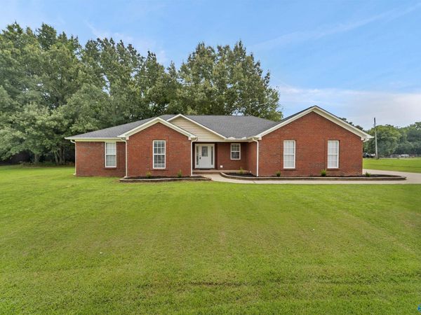 89 Beaver Creek Road, Laceys Spring, AL 35754