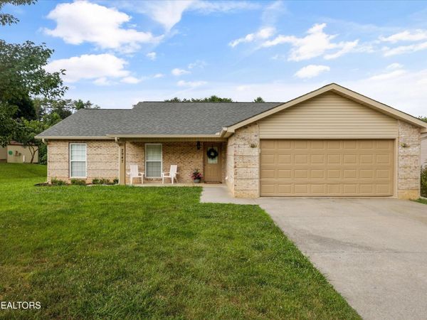 2947 Country Meadows Lane , Maryville, TN 37803