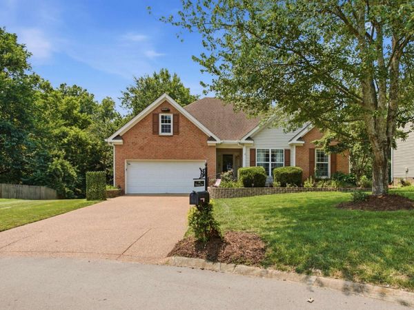 1042 Watauga Ct , Thompsons Station, TN 37179