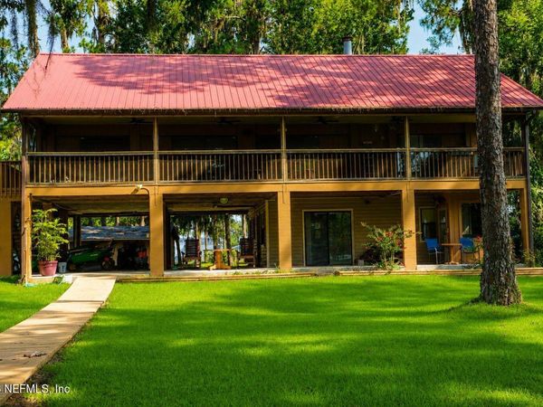 303 RILEY LAKE Drive, Hawthorne, FL 32640