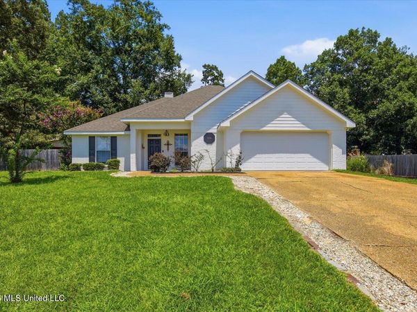 906 Oakwood Cove, Pearl, MS 39208