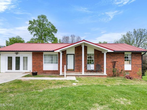 311 Thelma Circle , Jacksboro, TN 37757