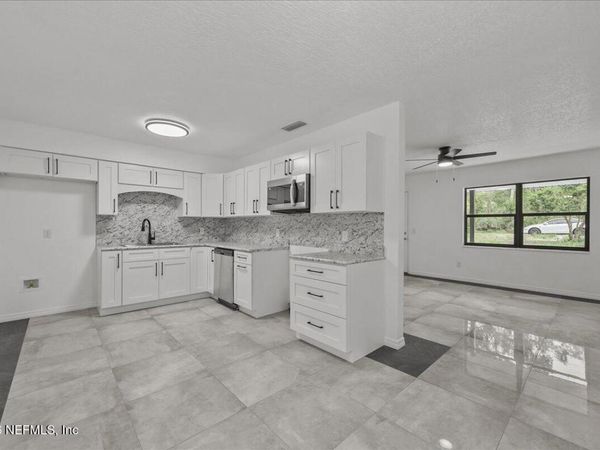 109 IVEY Road, San Mateo, FL 32187