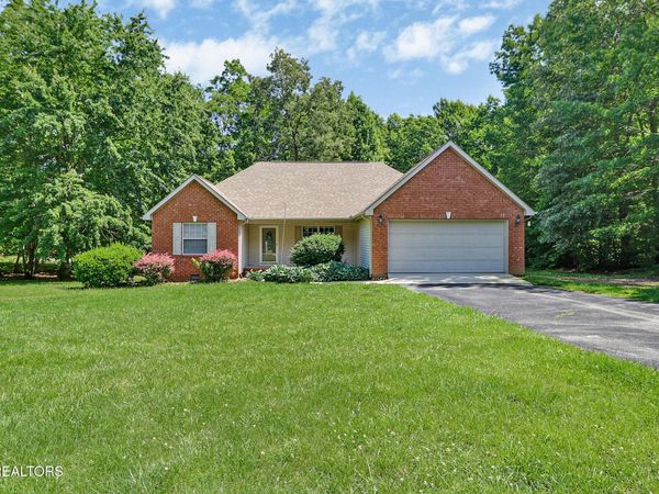 338 Swallows Crossing , Grimsley, TN 38565