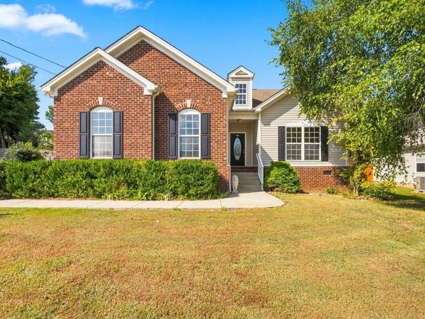 218 Cross Valley Dr , Columbia, TN 38401