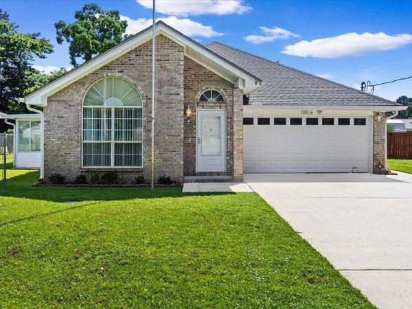 388 Rosewood Street, Mary Esther, FL 32569