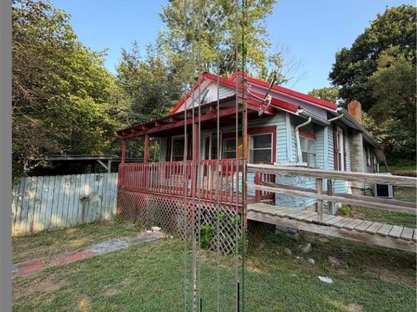 1102 Main Street , Huntsville, AR 72740