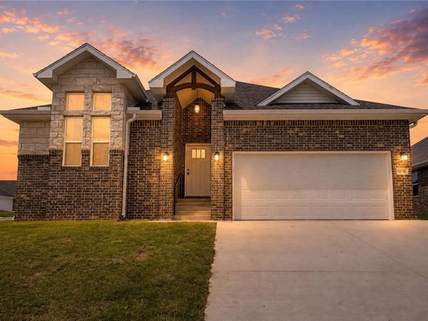 1170 Garrett Lane , Centerton, AR 72719