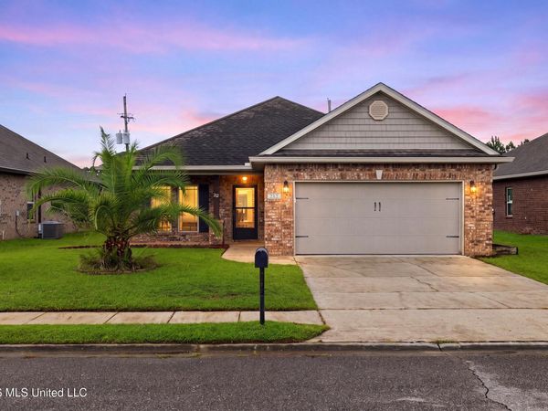 212 Sandy Drive, Ocean Springs, MS 39564