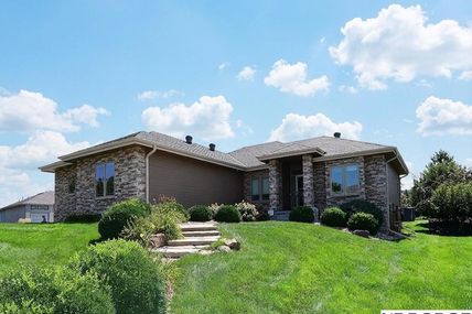 19001 Cuming Circle, Omaha, NE 68022