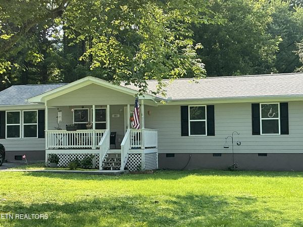 181 Spring St, Spring City, TN 37381