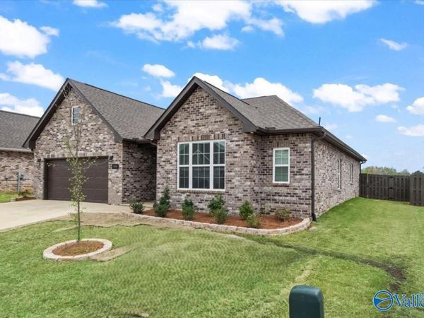 1906 Rae Court SE, Hartselle, AL 35640