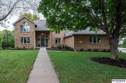 2310 Larchdale Drive, Lincoln, NE 68506