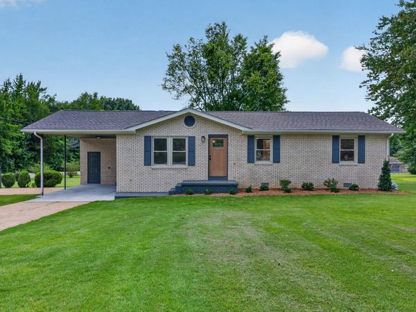 21 Robertson St , Mc Ewen, TN 37101