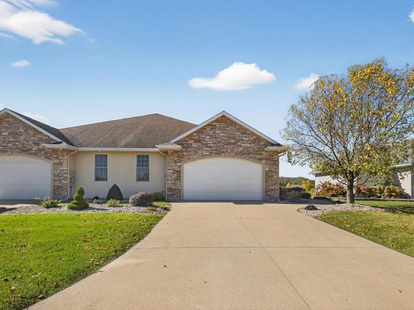 727 Hidden Meadow Lane , Lake City, MN 55041