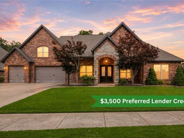 500 NE Lake Pointe Place , Bentonville, AR 72712