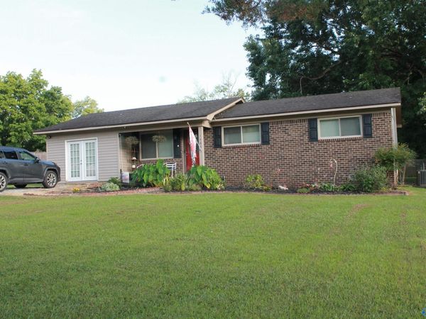 1604 Woodmont Street SW, Hartselle, AL 35640