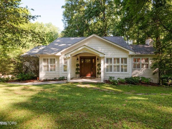 4217 SW Valencia Rd, Knoxville, TN 37919