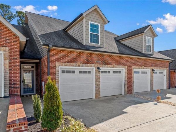 493 Jacksonian Way , Lenoir City, TN 37772