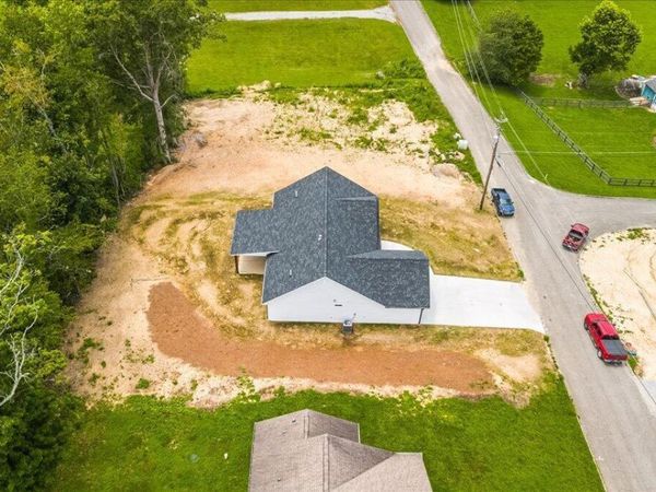 179 Storm Lane, Jacksboro, TN 37757
