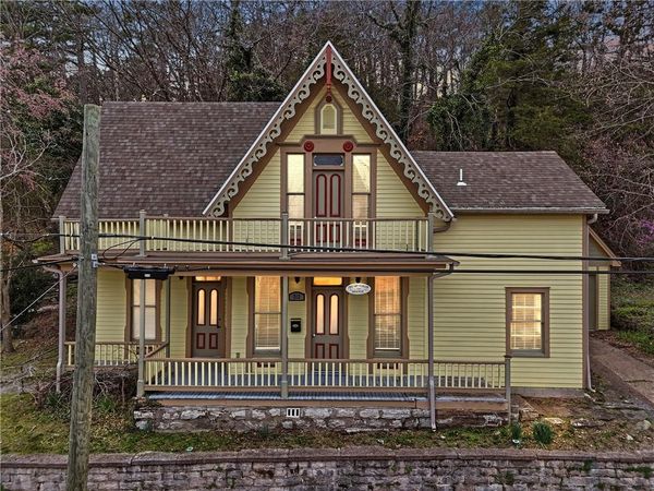 212 Spring Street , Eureka Springs, AR 72632