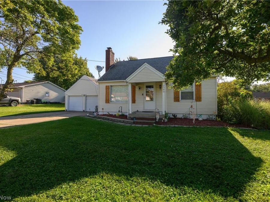 2380 Perry Drive SW, Canton, OH 44706 Photo 1