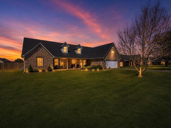 77 LAUREN CV , Atoka, TN 38004