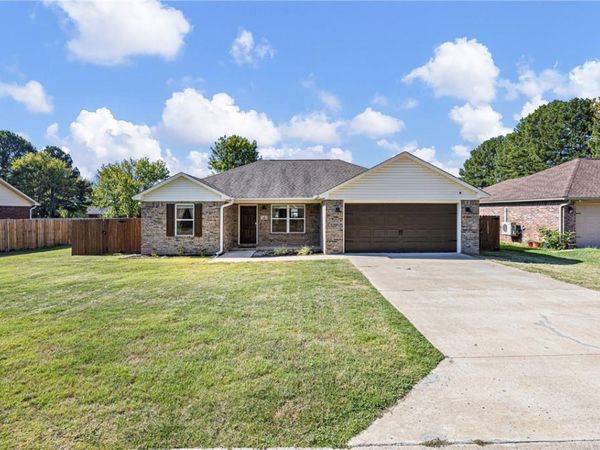4 Fox Creek Court , Pottsville, AR 72858