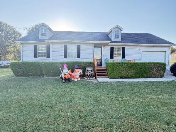 89 N E St , Hillsboro, TN 37342