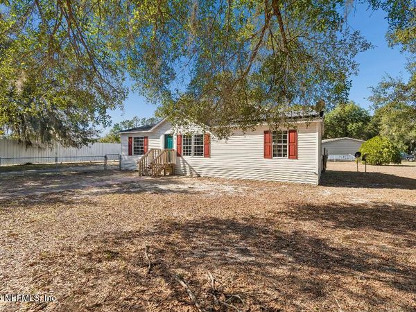 101 RIDGEWOOD Avenue, Interlachen, FL 32148